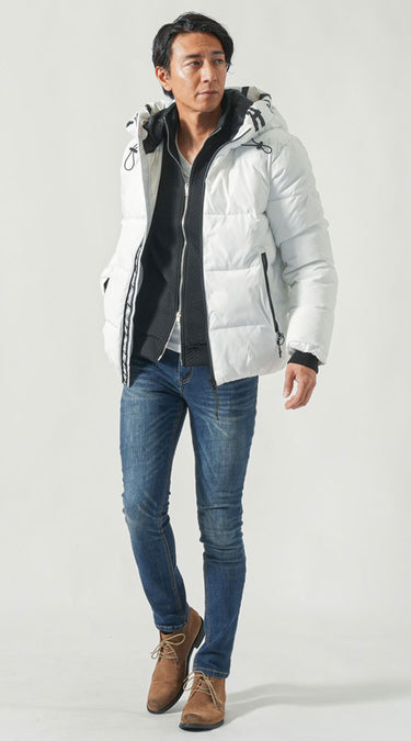 2つのポイントをと入れた自然とカッコよく見えるメンズの白アウターコーデ例