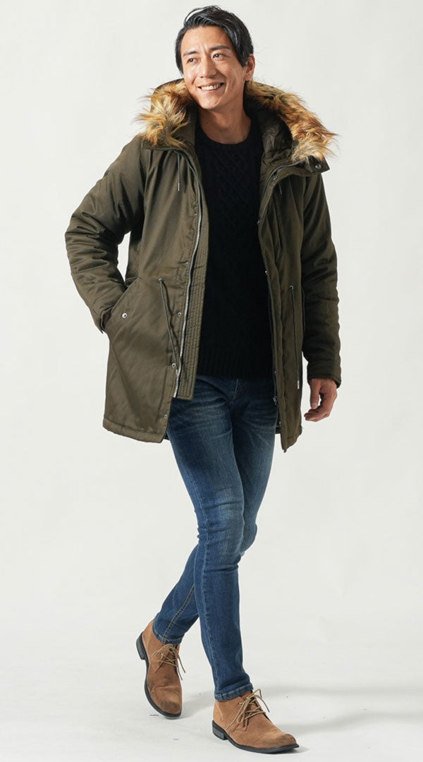 カーキモッズコートとインディゴスキニーパンツを合わせた40代男性の冬コーデ