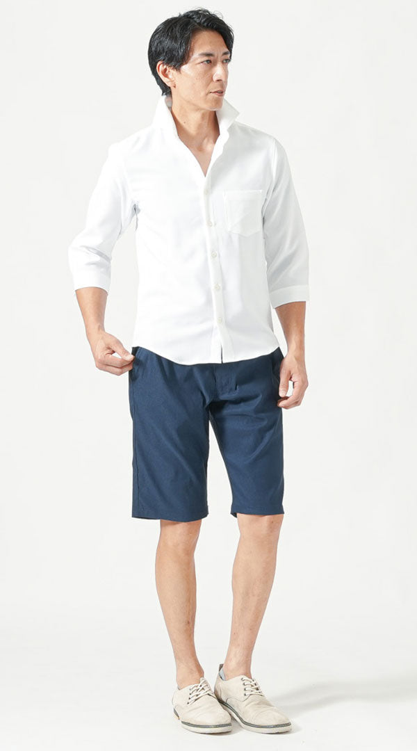 白七分袖ホリゾンタルカラーシャツ　ベージュノースリーブTシャツ　ネイビーストレッチハーフチノパンツ　グレーシューズ　snp_pw0845
