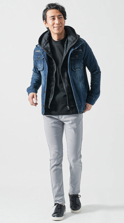 グレーパンツ×黒パーカー×デニムジャケットで軽快な春スタイル