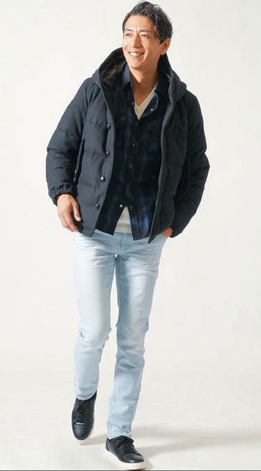 ダサいを解決する大人の男性にふさわしい自然なカッコ良さがあるライトブルーデニムコーデ例
