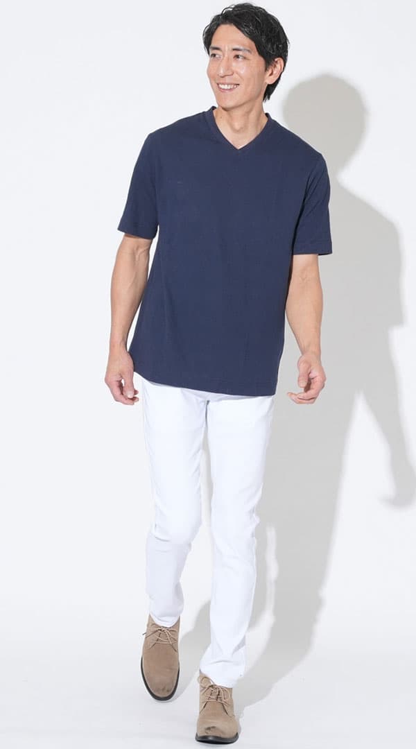ネイビージャケット専用インナークールマックスVネック半袖Tシャツ　白ストレッチ素材スキニーカラーチノパンツ　ベージュシューズ　snp_qv0016