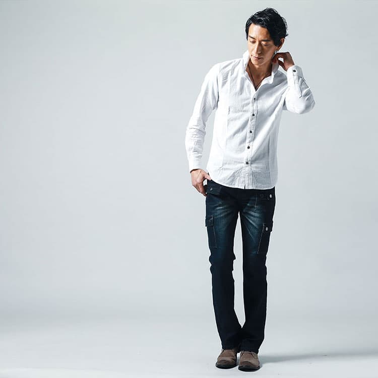 お尻まですっぽり隠れる着丈の長いシャツで短足に見えてしまう