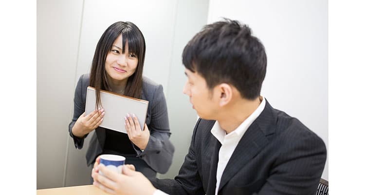 社内の好きな女の子を振り向かせるアプローチ方法