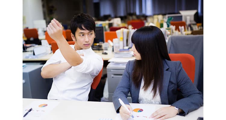 社内の好きな女の子を振り向かせるアプローチ方法