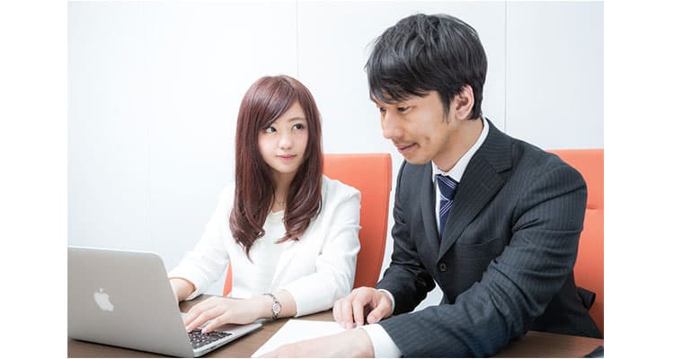 社内の男性を意識する7つのきっかけ