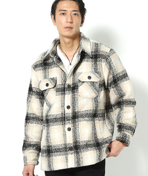 薄手のシャツジャケット