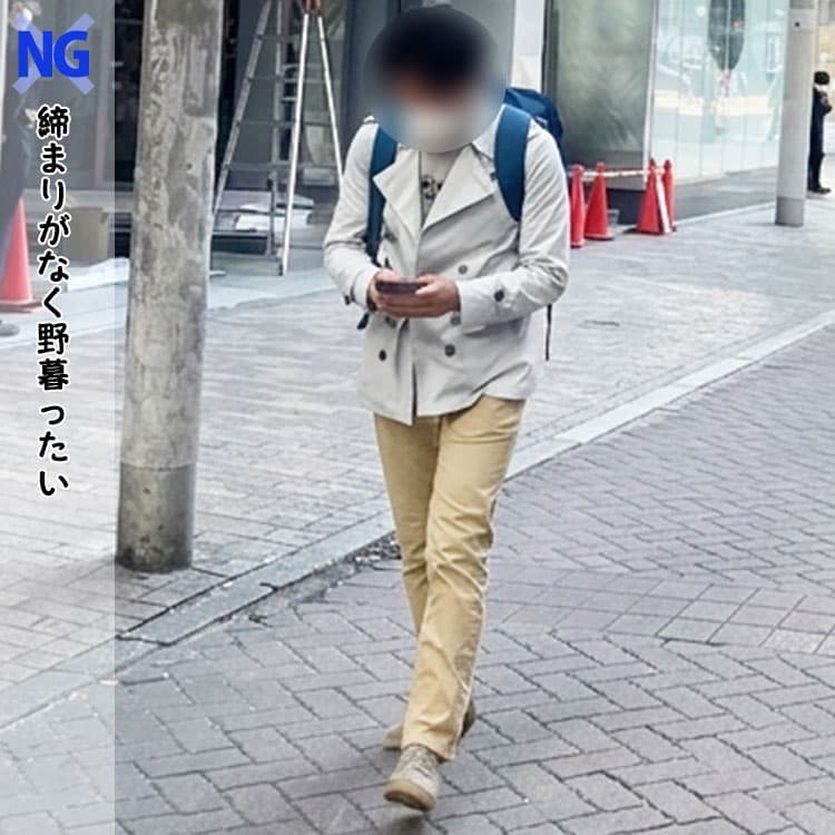 締まりがなく野暮ったいベージュパンツコーデ例