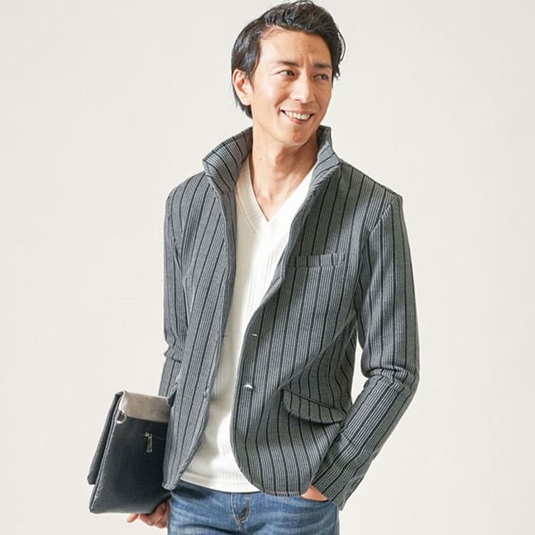 襟ワイヤー入りできれいに立つイケオジジャケット