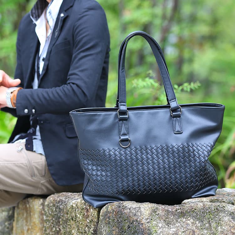 バッグ選びに迷ったらトートバッグがおすすめ