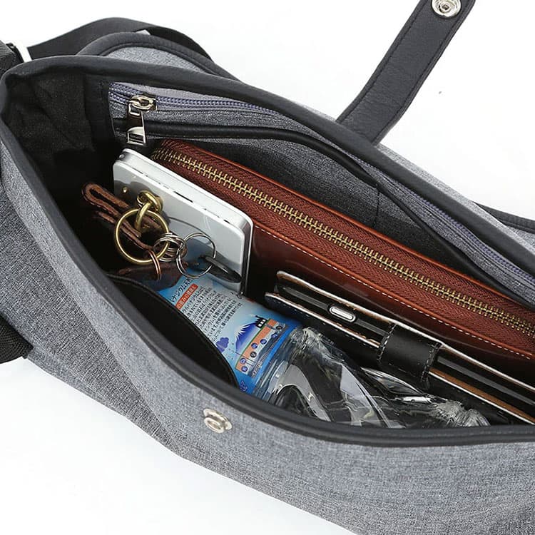 ちょっとした買い物にぴったりなショルダーバッグ