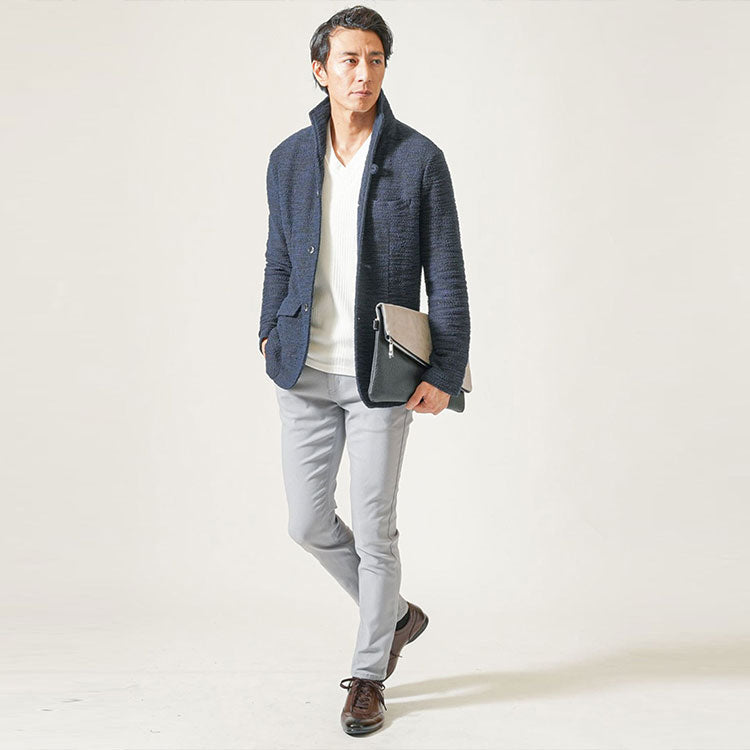 40代男性がはくべき自分の脚に程よくフィットした細身のテーパードパンツコーデ