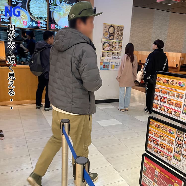 40代メンズが避けるべきオジサン感がある太いテーパードパンツコーデ例