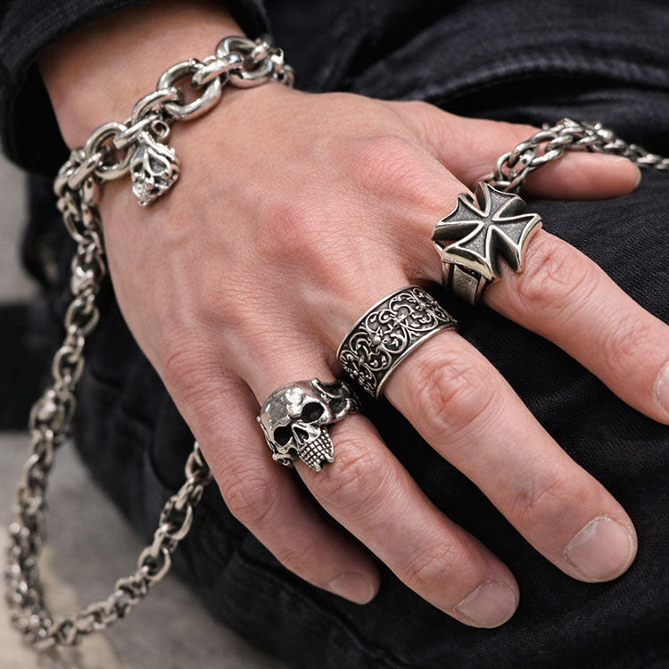 ゴツゴツしたシルバーアクセサリー