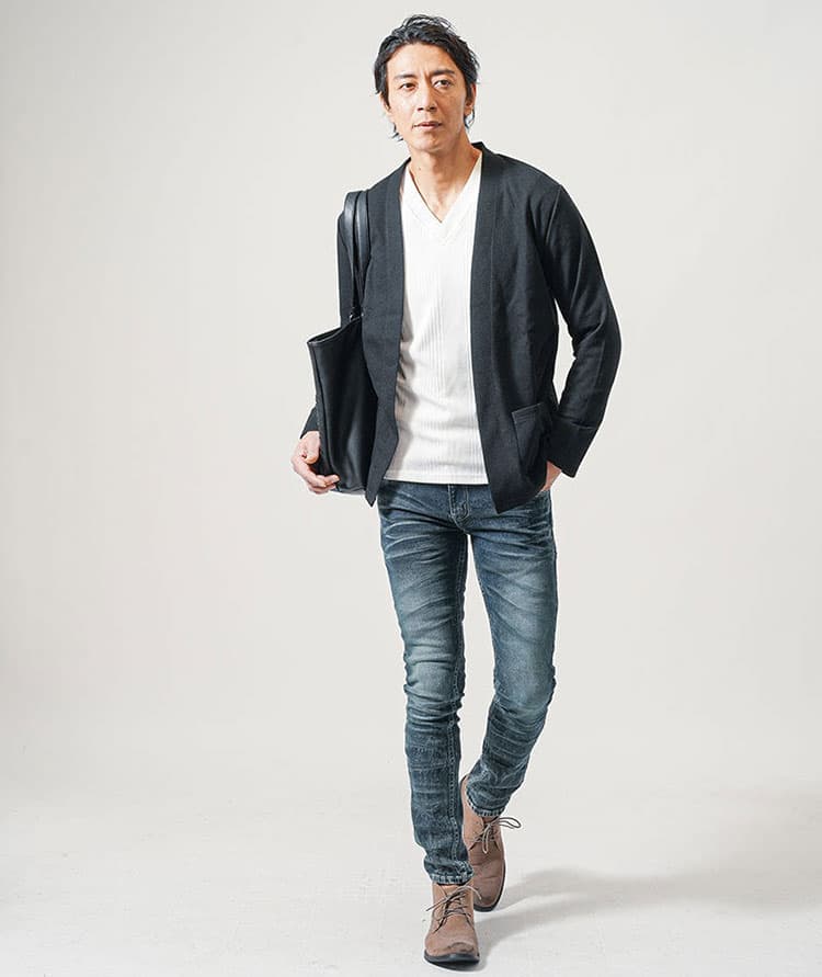 ちょいワル・イケオジメンズ3点コーデセット 黒長袖カーディガン×白長袖VネックTシャツ×ダークブルースリムテーパードデニムパンツ