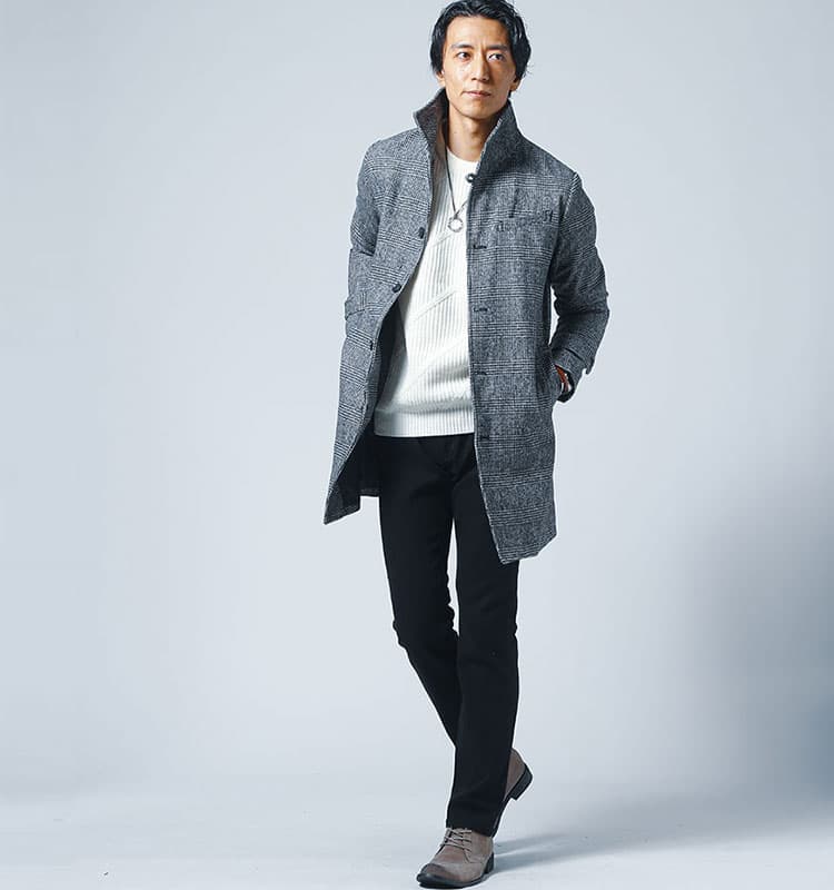 ニット メンズ コーデ クルーネック　モノトーン　着こなし