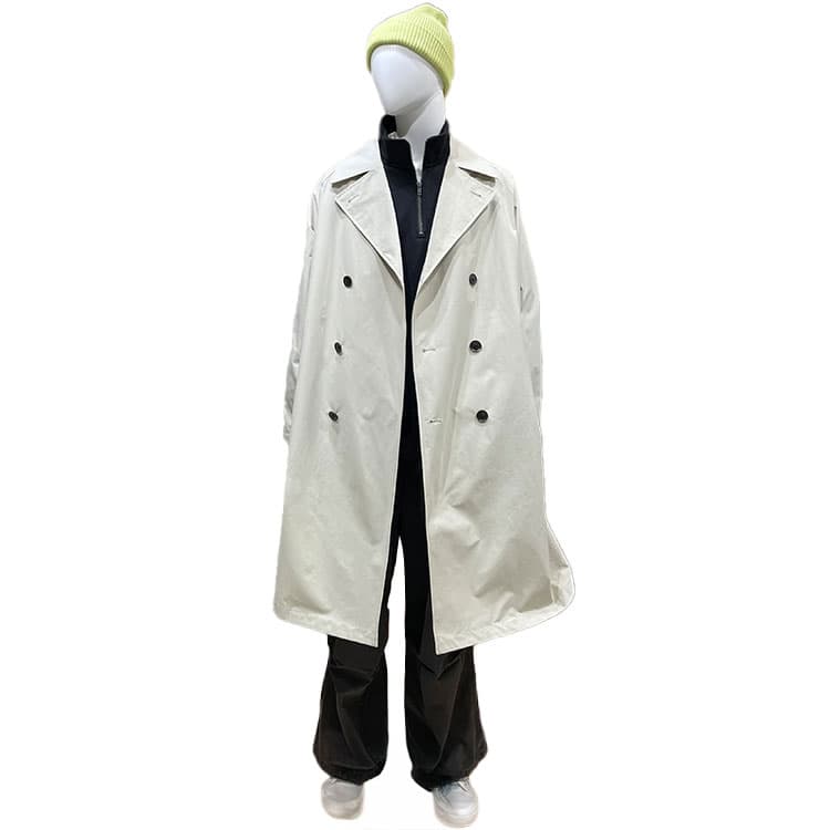 セミロングコートにワイドパンツを合わせたコーデ。