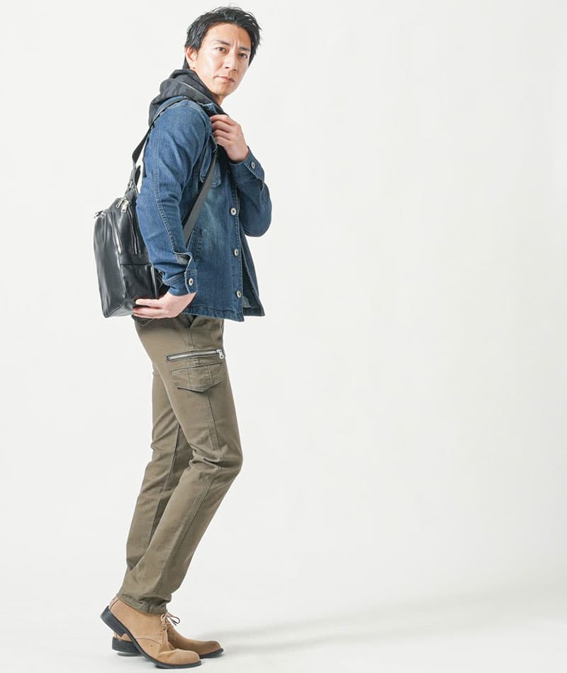 シーン別「休日」に合わせたボディバッグコーデ