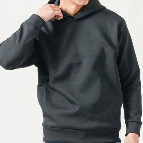 メンズにおすすめのプルオーバー黒パーカーのイメージ画像