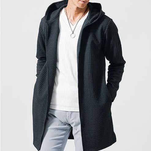 メンズにおすすめのロング黒パーカーのイメージ画像