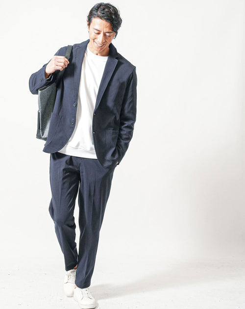 前開きパンツのストレッチセットアップ テーラードジャケット×テーパードイージーパンツ