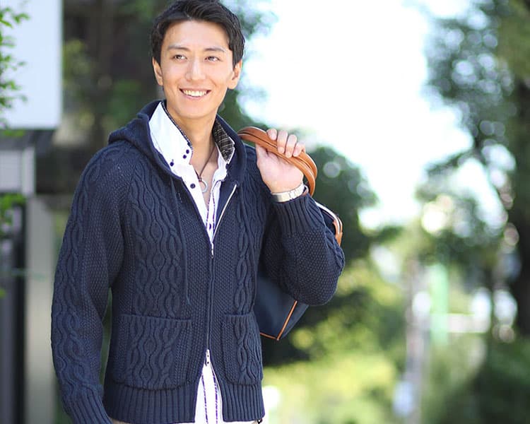 ケーブル編み肉厚ニットパーカー