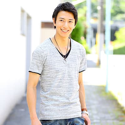 グレーTシャツ