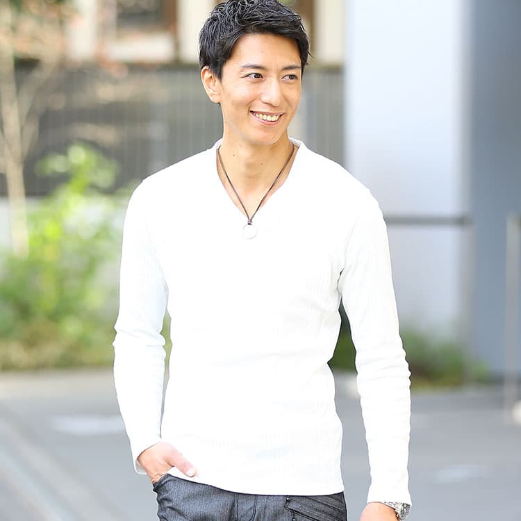 40代メンズにおすすめのVネックロンtアイテム画像
