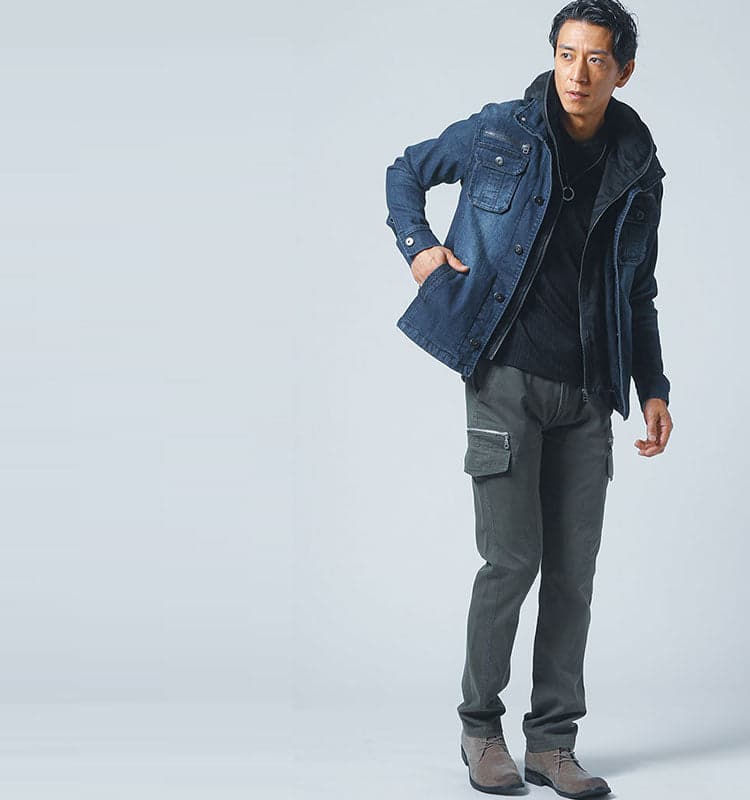 カーキパンツコーデ メンズ