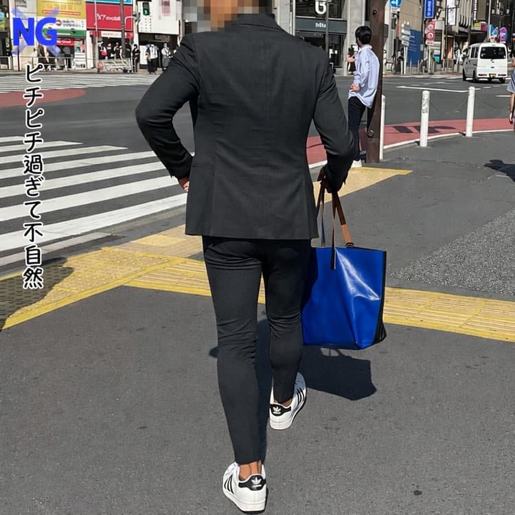 ぴちぴちで不自然なセットアップコーデ例