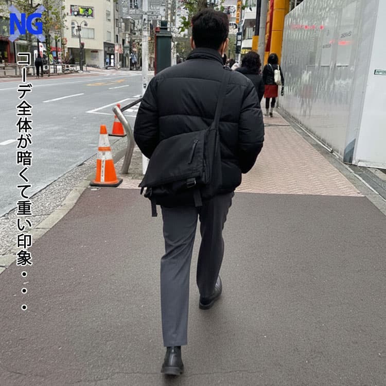 メンズのグレーパンツコーデが全身黒×グレーで暗く重たい印象のNG画像