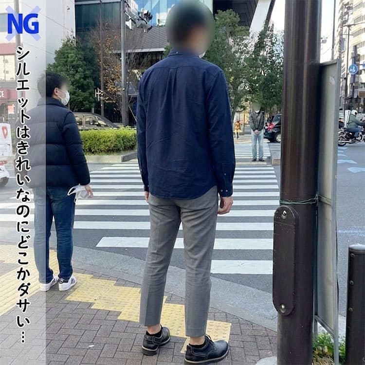 裾が広がってダサく見えるパンツコーデ例