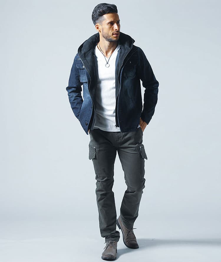 身長182cm　体重78kg　のがっちり体型がスリムカーゴパンツを実際にはいたコーデ