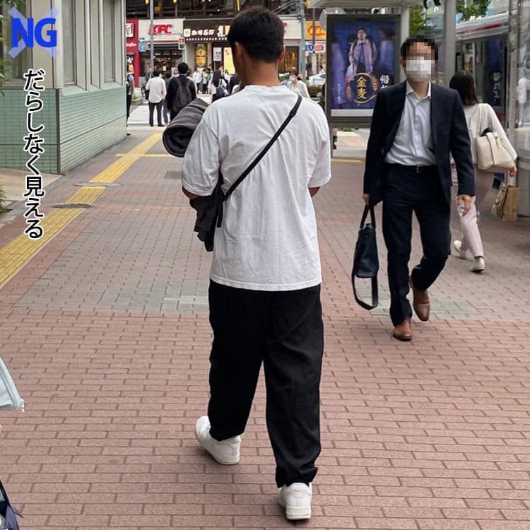 サイズが大きすぎてだらしなく見える服装をした男性