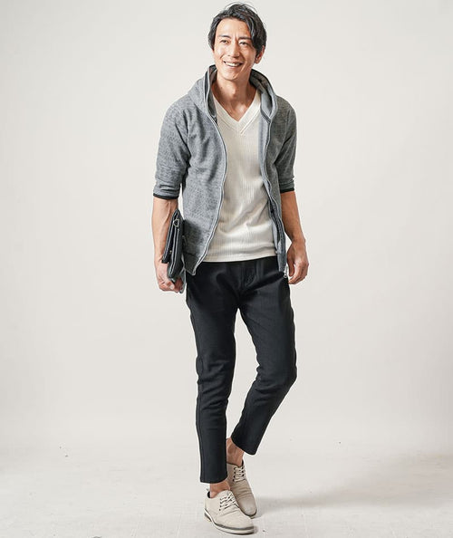 カジュアルシーンで使う黒スキニーコーデ