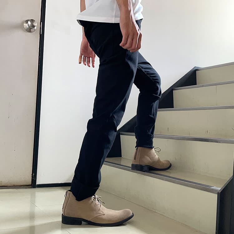 階段の上り下りでもスムーズな可動域