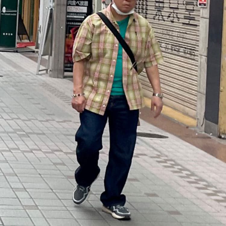 30代男性がダサく見える残念な服を着た男性