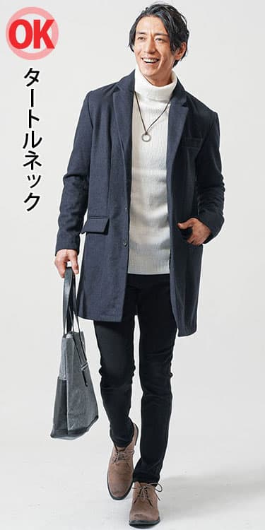 タートルネックニットにネックレスを合わせたコーディネート