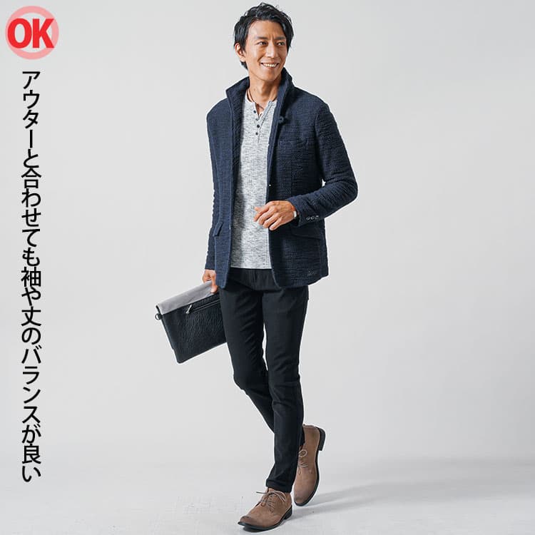 ジャストサイズのヘンリーネックの着こなし例