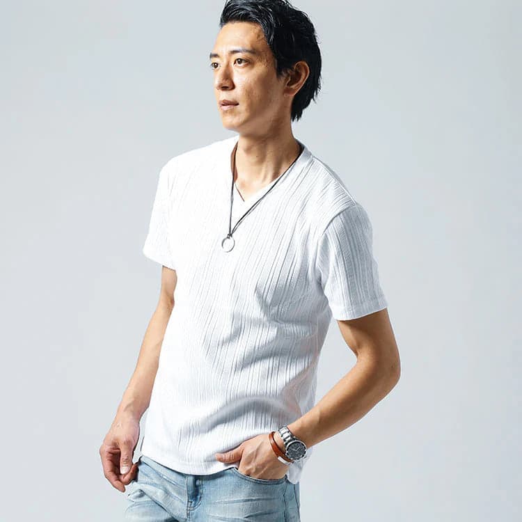 50代メンズにおすすめの着丈の短い、ショート丈Tシャツ