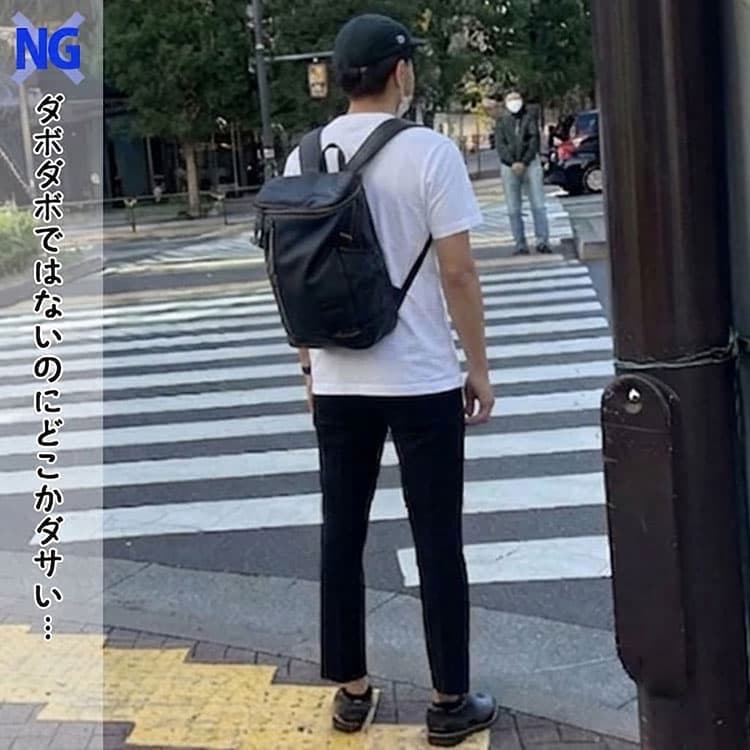 裾が広がってダサく見える黒パンツコーデ例