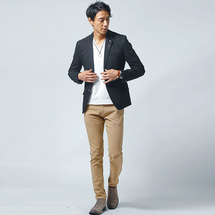 ベーシックカラーを使った40代メンズらしいコーデ