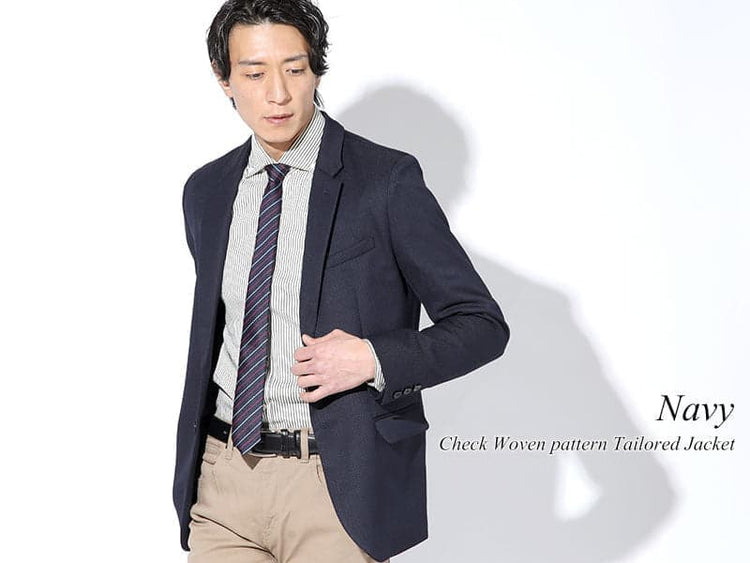 しっかりした質感!色味や素材感を考えた大人のネイビーテーラードジャケット