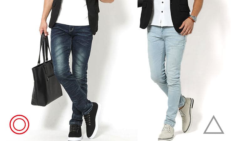 濃い色のジーンズと淡い色のジーンズの比較