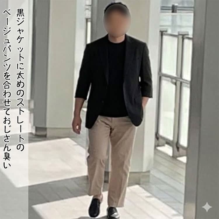 黒のアウターと太いパンツはだらしなく見えるコーデ例