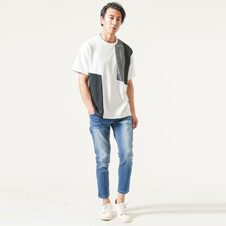 40代メンズにおすすめの切り替えデザインになっている白Tシャツコーデ