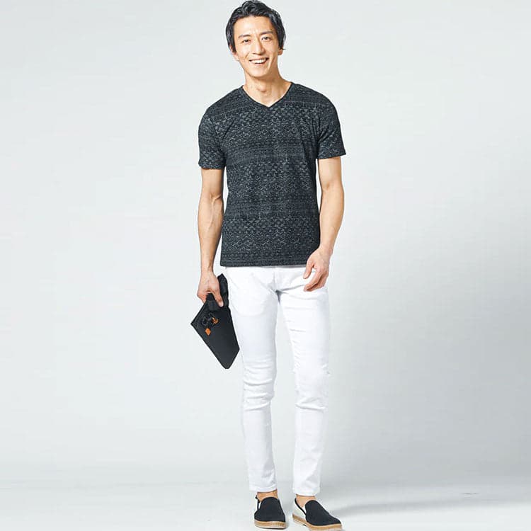 ダサいと言われないメンズVネックインナーのコーデ例