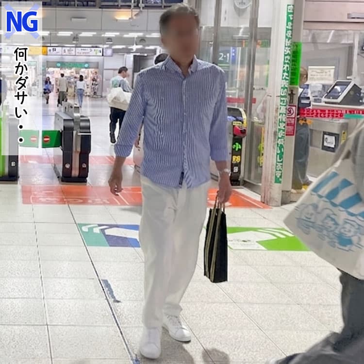 太い白パンツと真っ白な白スニーカーを合わせたダサいコーデ例