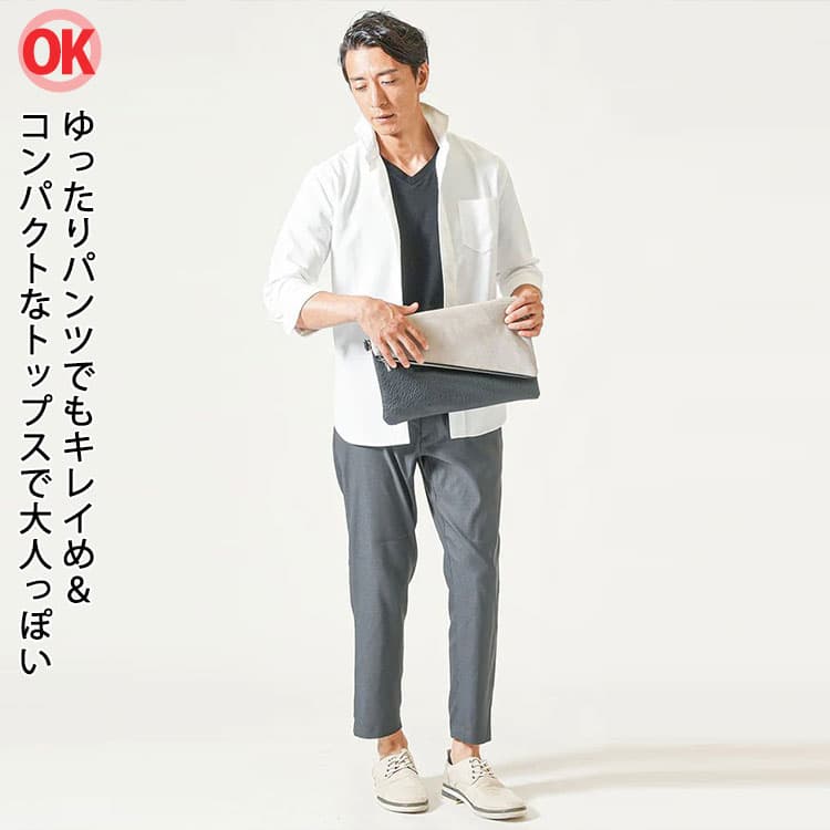 ゆったりパンツでもキレイめ&コンパクトなトップスで大人っぽいコーデ画像