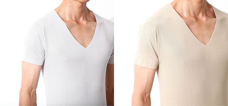 Tシャツの首元からインナーが見えないよう深めのVネックやUネックのインナーを選ぶ